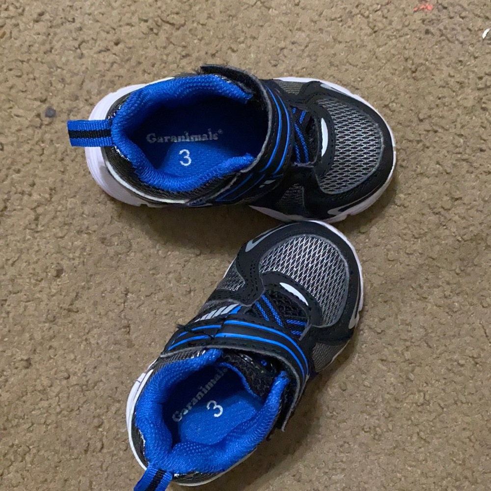 Barely worn toddler three Tennis shoes